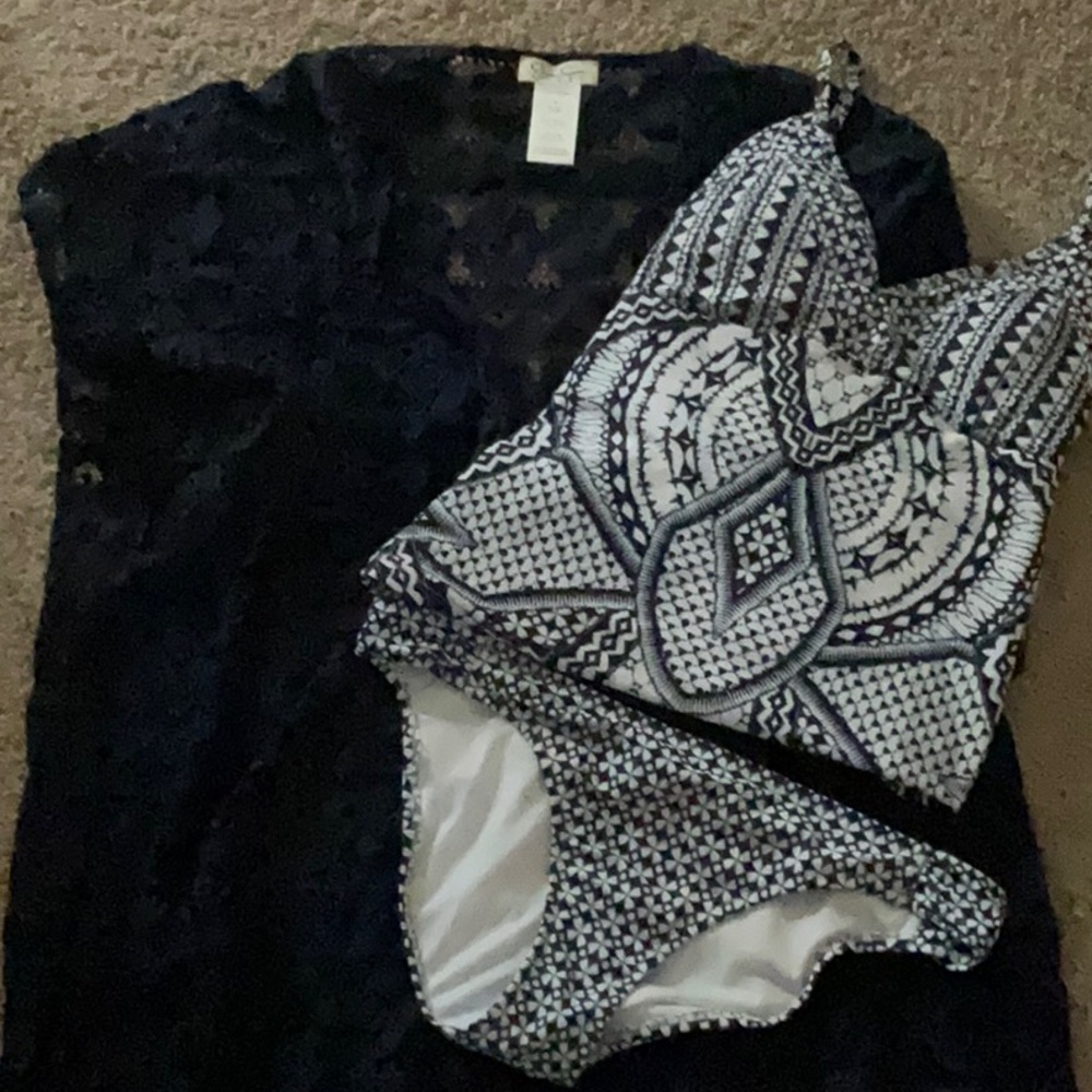Black and White Patterned Swimsuit Set